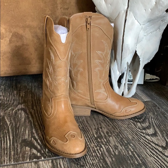 frye & co. Kids Shoes - Assorted Sizes - Picture 2 of 4